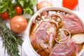 Маринады для идеального шашлыка: от классики до нестандартных решений