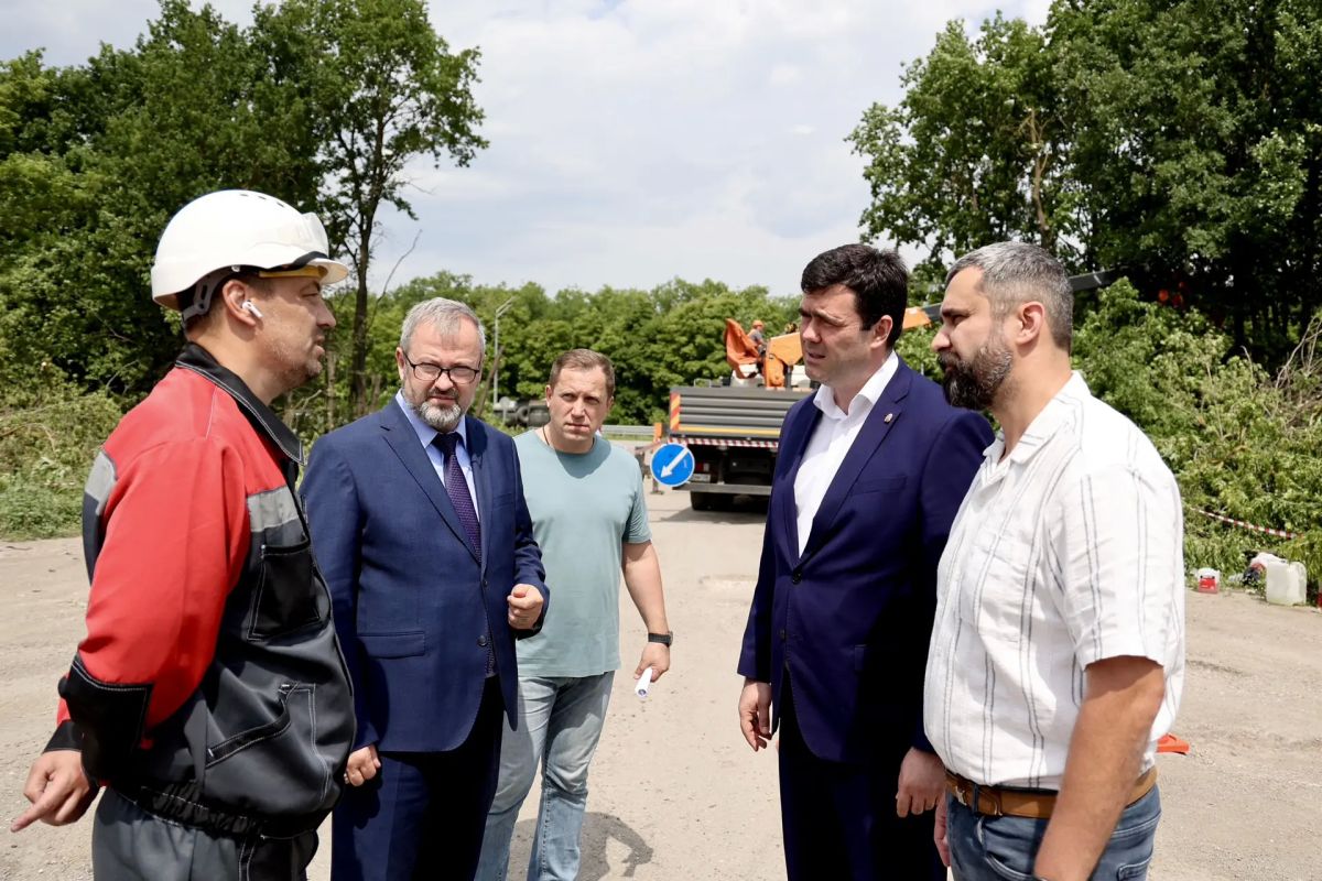 Как и обещал, сегодня выехал на место строительства новой дороги к Елецкому шоссе Как и обещал, сегодня выехал на место строительства новой дороги к Елецкому шоссе