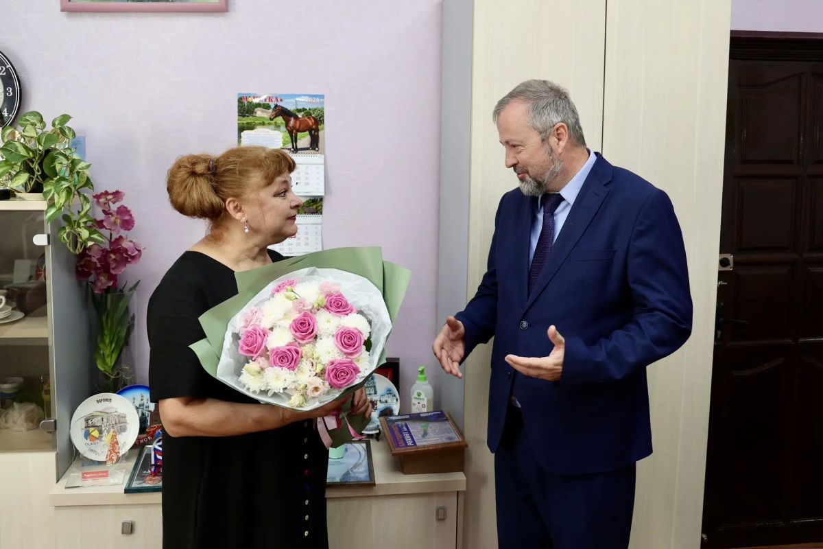 Сегодня заехал в Липецкий драматический театр, чтобы поздравить Лилию Ивановну Журман с высокой и, безусловно, заслуженной наградой Сегодня заехал в Липецкий драматический театр, чтобы поздравить Лилию Ивановну Журман с высокой и, безусловно, заслуженной наградой