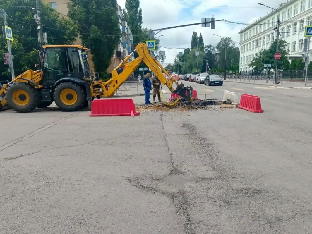 Специалисты РВК-Липецк реконструируют сети водоснабжения на ул. Первомайской Специалисты РВК-Липецк реконструируют сети водоснабжения на ул. Первомайской
