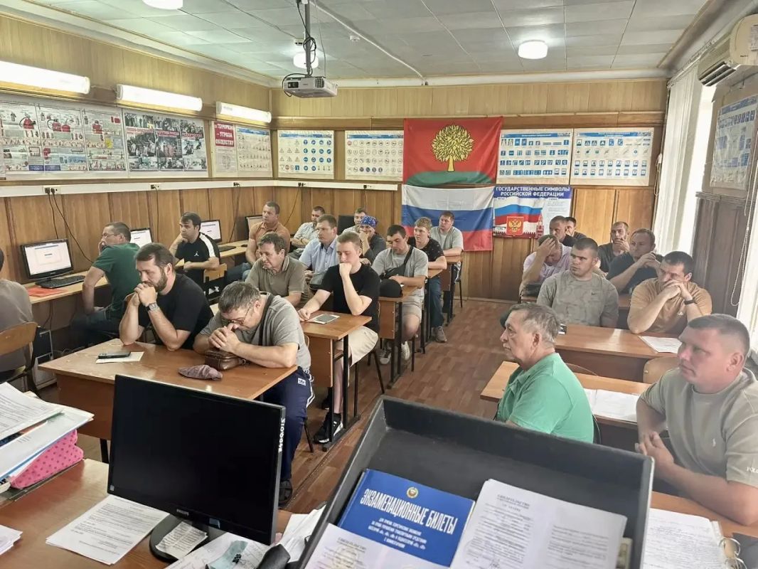 Перед приемом экзаменов на получение удостоверения тракториста-машиниста категорий С, D и Е в Усманском промышленно-технологическом колледже состоялась беседа с представителем пункта отбора на военную службу по контракту... Перед приемом экзаменов на получение удостоверения тракториста-машиниста категорий С, D и Е в Усманском промышленно-технологическом колледже состоялась беседа с представителем пункта отбора на военную службу по контракту...