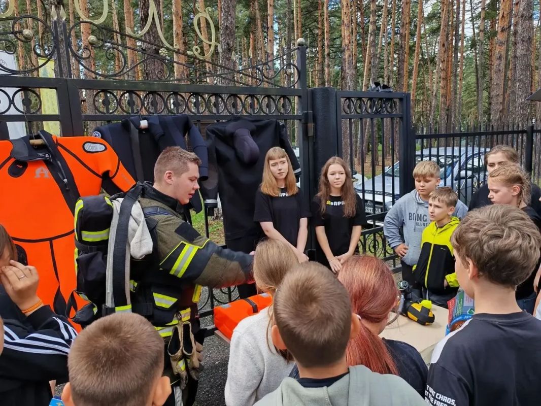 В Липецкой области в рамках акции «Интернет - БезОпасность» полицейские и общественники провели масштабную информационную игру для воспитанников летних лагерей В Липецкой области в рамках акции «Интернет - БезОпасность» полицейские и общественники провели масштабную информационную игру для воспитанников летних лагерей