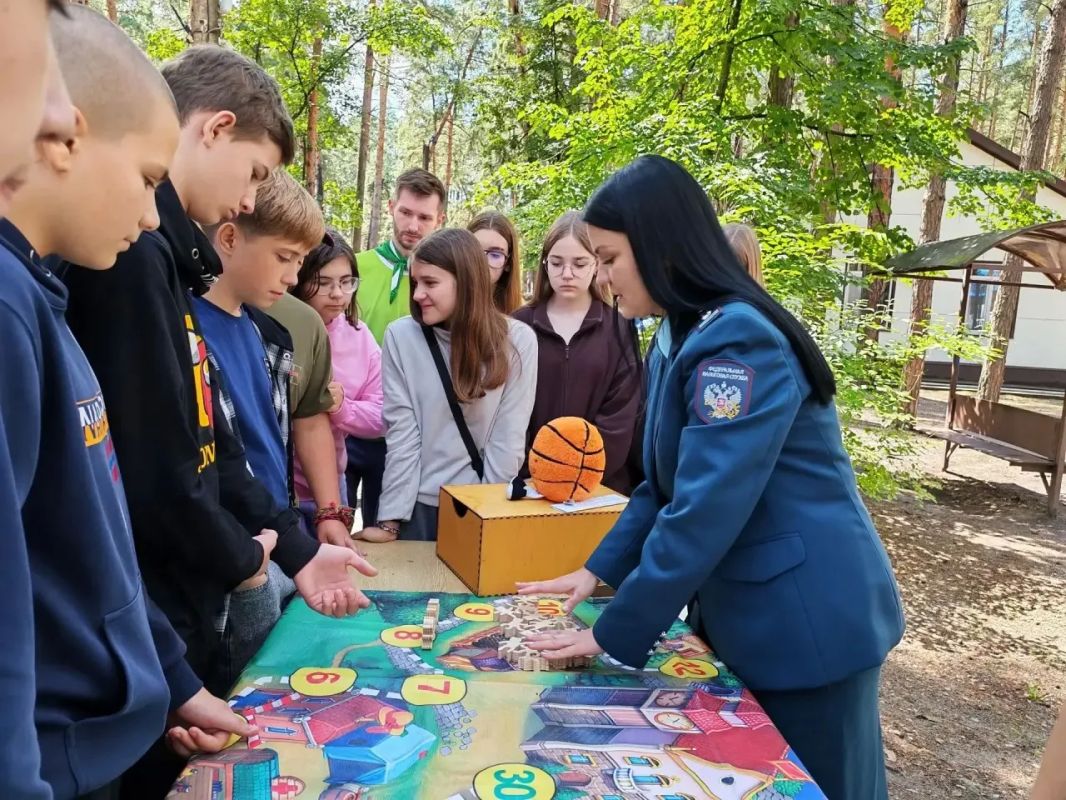 В Липецкой области в рамках акции «Интернет - БезОпасность» полицейские и общественники провели масштабную информационную игру для воспитанников летних лагерей В Липецкой области в рамках акции «Интернет - БезОпасность» полицейские и общественники провели масштабную информационную игру для воспитанников летних лагерей