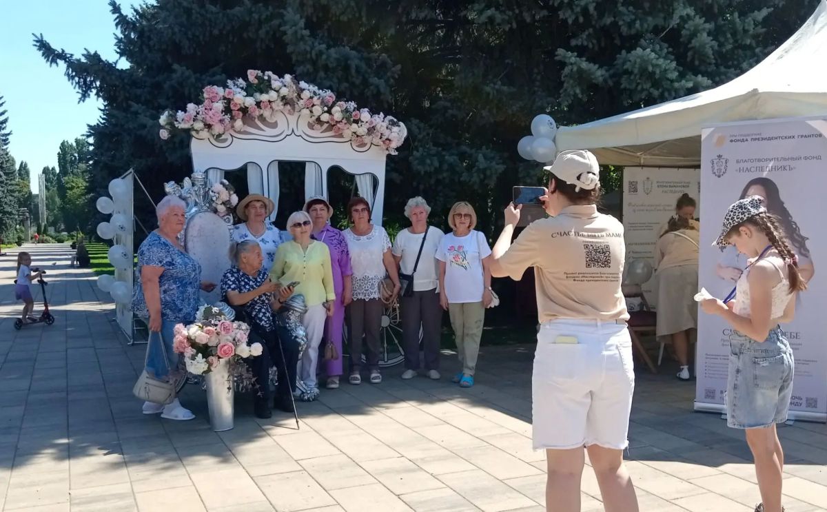 Местные сувениры и деликатесы в Быхановом саду областного центра можно купить сегодня до 20:00 Местные сувениры и деликатесы в Быхановом саду областного центра можно купить сегодня до 20:00