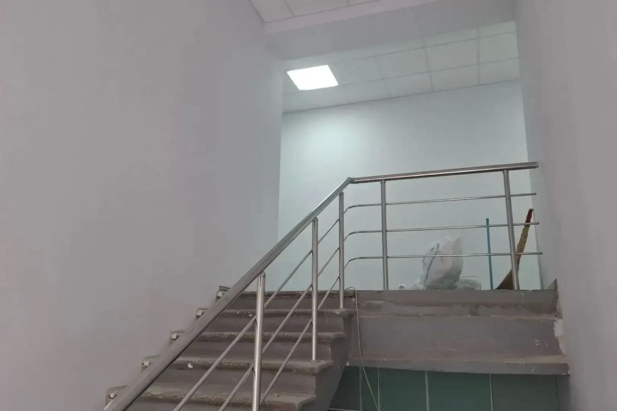 Первый раз за всю жизнь меняется здание с библиотекой на втором этаже в посёлке Володарское ДНР благодаря липецким строителям Первый раз за всю жизнь меняется здание с библиотекой на втором этаже в посёлке Володарское ДНР благодаря липецким строителям