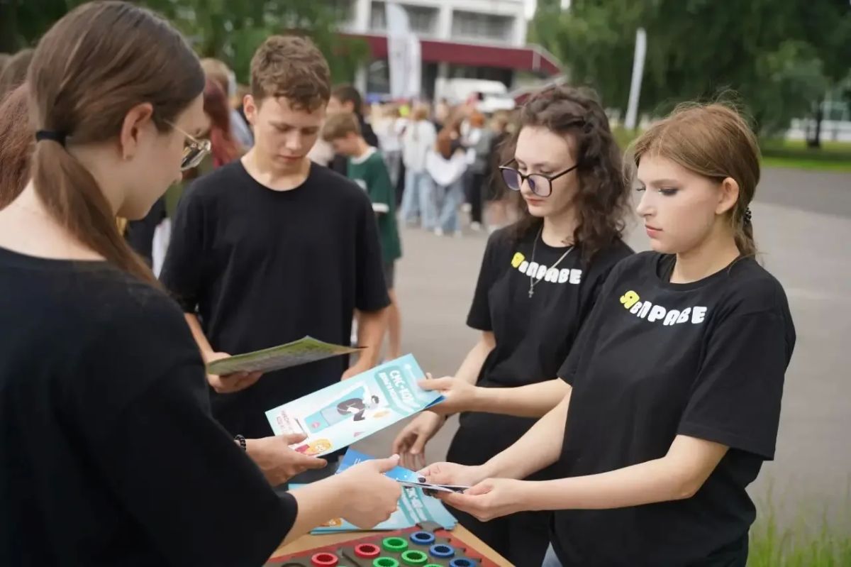 В Липецкой области в рамках акции «Будь в форме» полицейские и общественники встретились с отдыхающими летнего оздоровительного лагеря В Липецкой области в рамках акции «Будь в форме» полицейские и общественники встретились с отдыхающими летнего оздоровительного лагеря