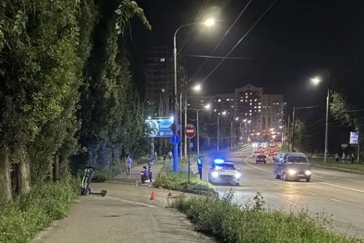Попал в больницу 37-летний электросамокатчик после столкновения с электровелосипедом на ул. Яна Берзина в Липецке