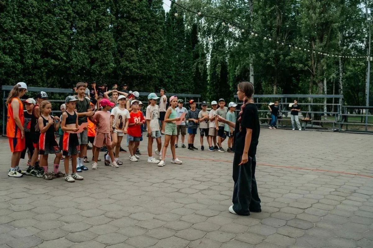 «Зарядка со стражем порядка» прошла в лагерях «Солнечный» и «Спартак» «Зарядка со стражем порядка» прошла в лагерях «Солнечный» и «Спартак»
