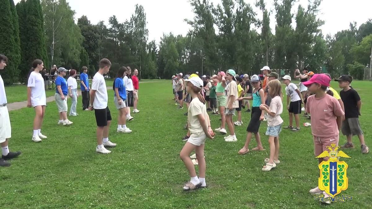 «Зарядка со стражем порядка» прошла в лагерях «Солнечный» и «Спартак»