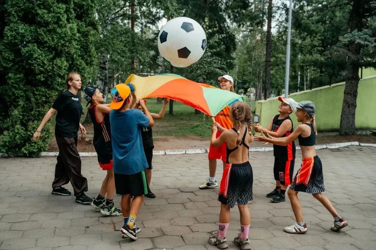 «Зарядка со стражем порядка» прошла в лагерях «Солнечный» и «Спартак» «Зарядка со стражем порядка» прошла в лагерях «Солнечный» и «Спартак»