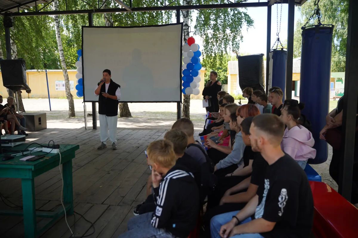 В Усманском округе полицейские приняли участие в открытии профильной смены в загородном лагере В Усманском округе полицейские приняли участие в открытии профильной смены в загородном лагере