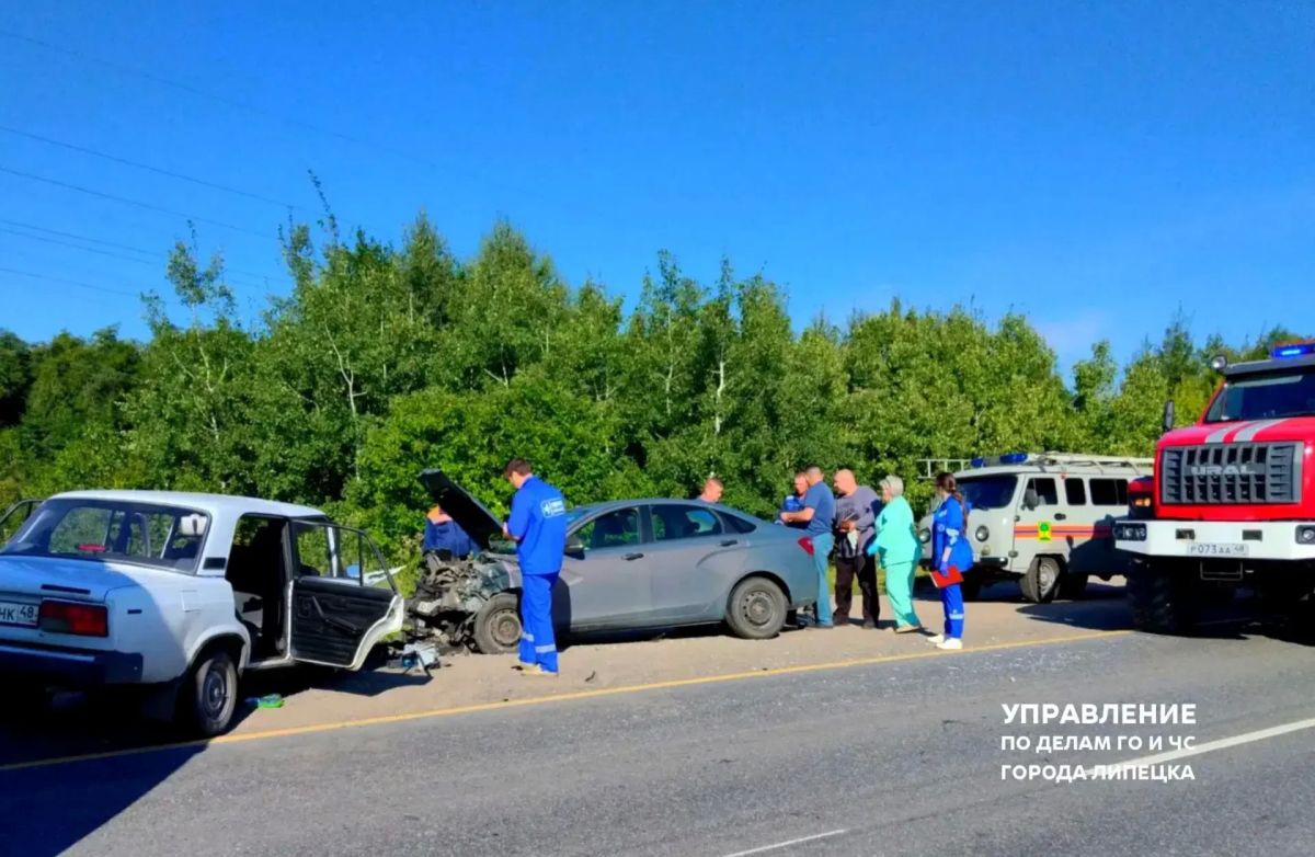 Зажатым в «Жигулях» после ДТП на трассе у дамбы Матырского водохранилища Липецка оказался 24-летний парень Зажатым в «Жигулях» после ДТП на трассе у дамбы Матырского водохранилища Липецка оказался 24-летний парень