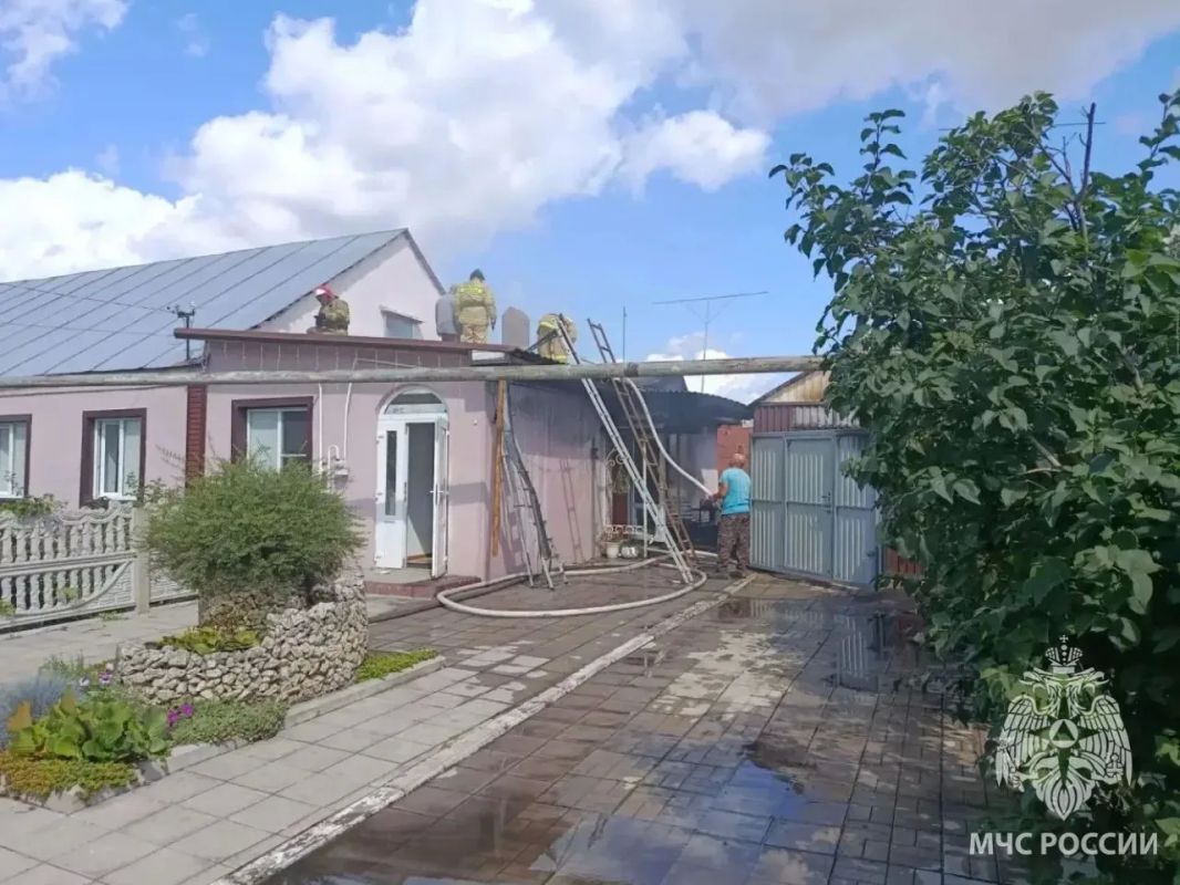 Терраса и гараж сгорели в Новом Дубовом Хлевенского округа вчера утром Терраса и гараж сгорели в Новом Дубовом Хлевенского округа вчера утром