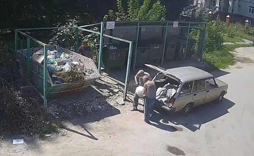 6 раз за две недели «ловили» камеры жителей Липецка и Ельца, которые оставляли строительный мусор и покрышки на площадках для ТКО 6 раз за две недели «ловили» камеры жителей Липецка и Ельца, которые оставляли строительный мусор и покрышки на площадках для ТКО