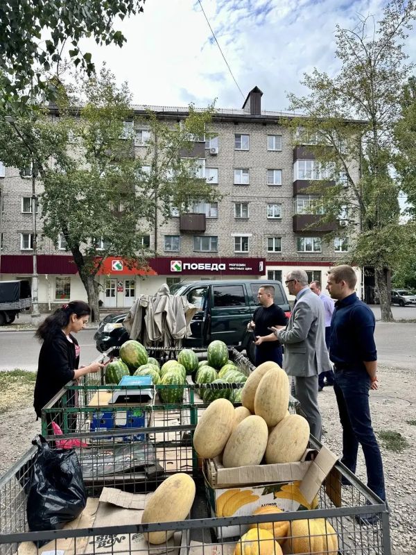 Точки незаконной торговли в Липецке проверил мэр Михаил Щербаков