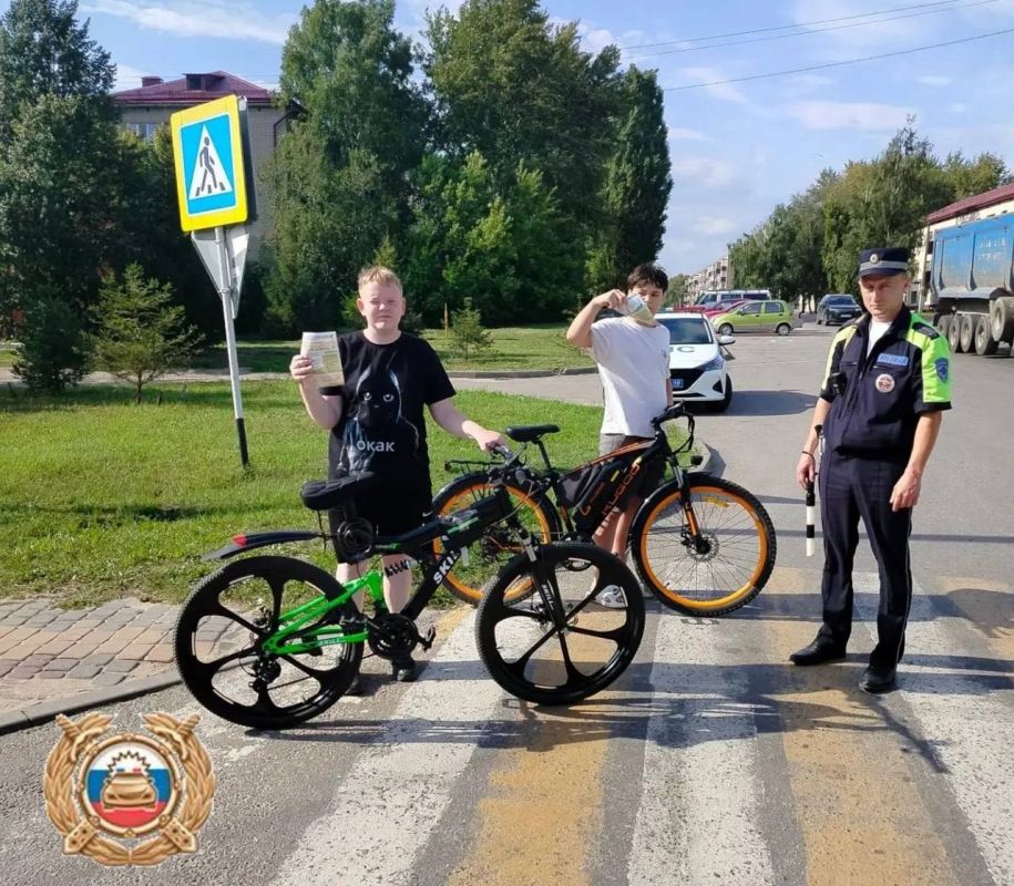 Безопасность на двух колесах: липецкие автоинспекторы проводят профилактические беседы с юными велосипедистами Безопасность на двух колесах: липецкие автоинспекторы проводят профилактические беседы с юными велосипедистами