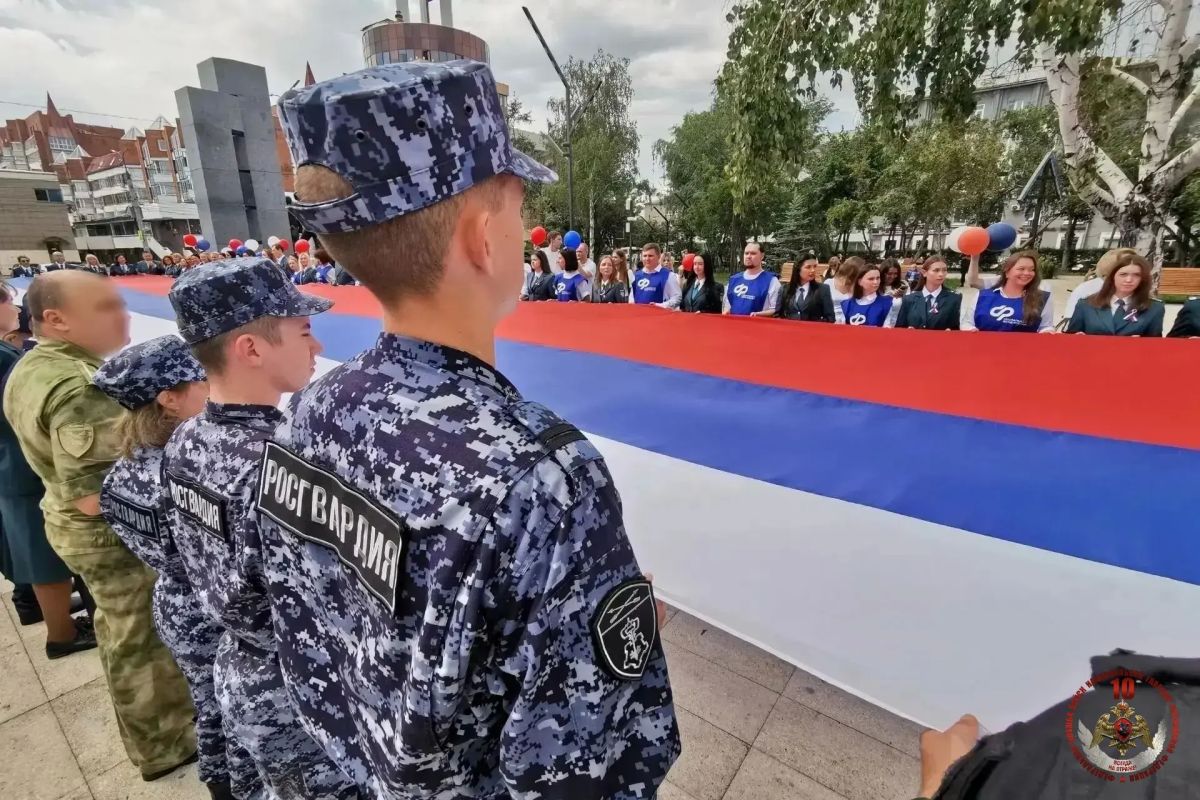 В Росгвардии прошли масштабные патриотические акции ко Дню Государственного флага В Росгвардии прошли масштабные патриотические акции ко Дню Государственного флага