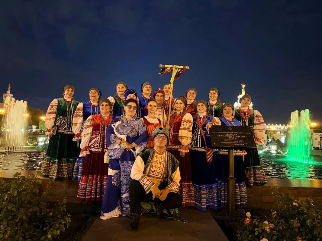 Песнями и танцами радовала Липецкая область гостей «Вкусов России» в День Государственного флага России Песнями и танцами радовала Липецкая область гостей «Вкусов России» в День Государственного флага России
