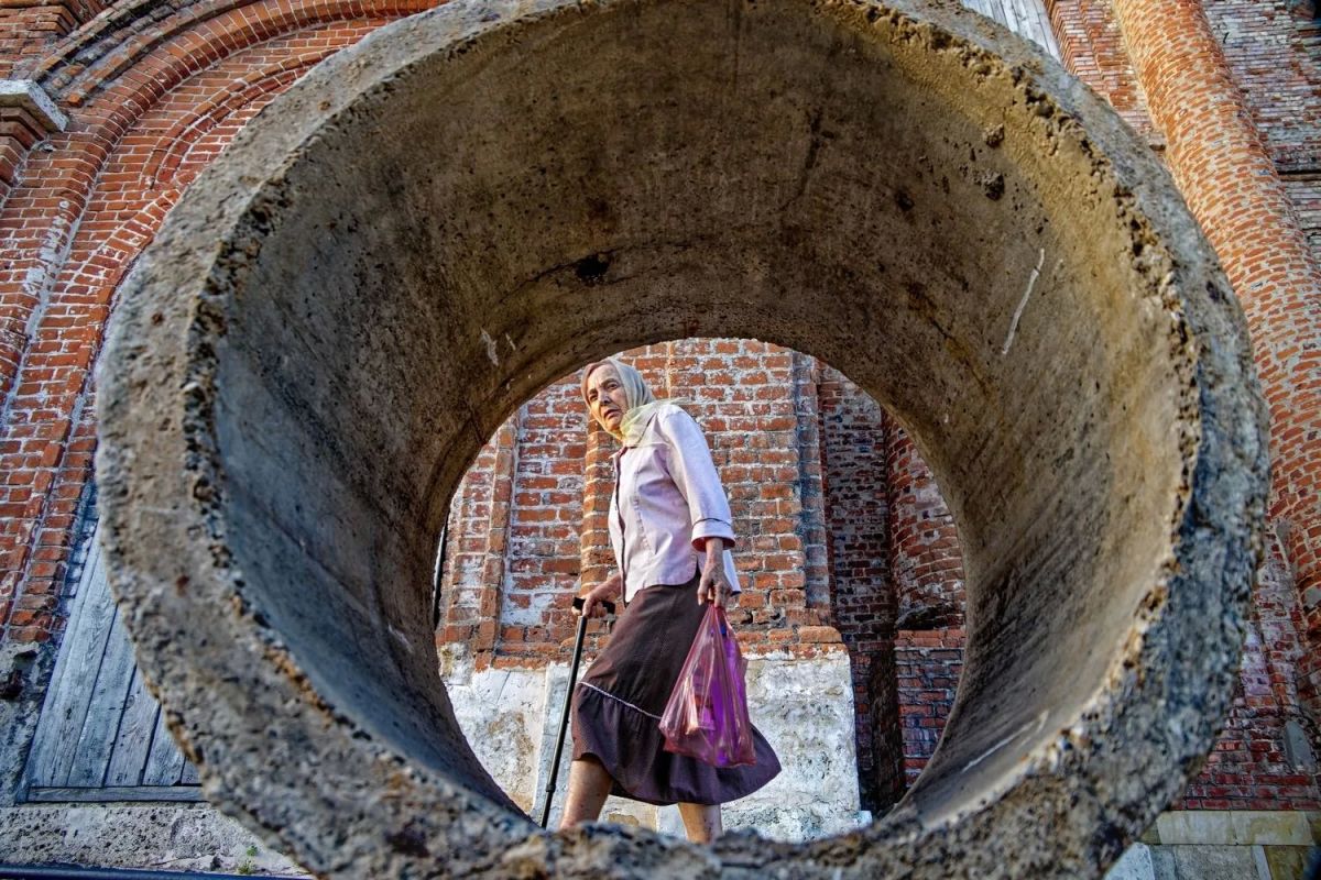 По улицам Ельца прошёлся известный петербургский фотограф Александр Петросян По улицам Ельца прошёлся известный петербургский фотограф Александр Петросян