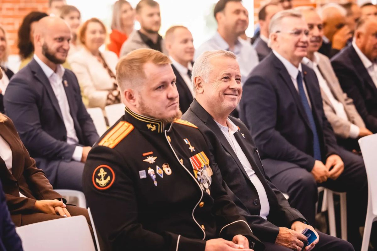Игорь Артамонов: Страна сегодня сталкивается с серьёзными вызовами: от вопросов безопасности и экономического давления до демографии и кадрового дефицита Игорь Артамонов: Страна сегодня сталкивается с серьёзными вызовами: от вопросов безопасности и экономического давления до демографии и кадрового дефицита