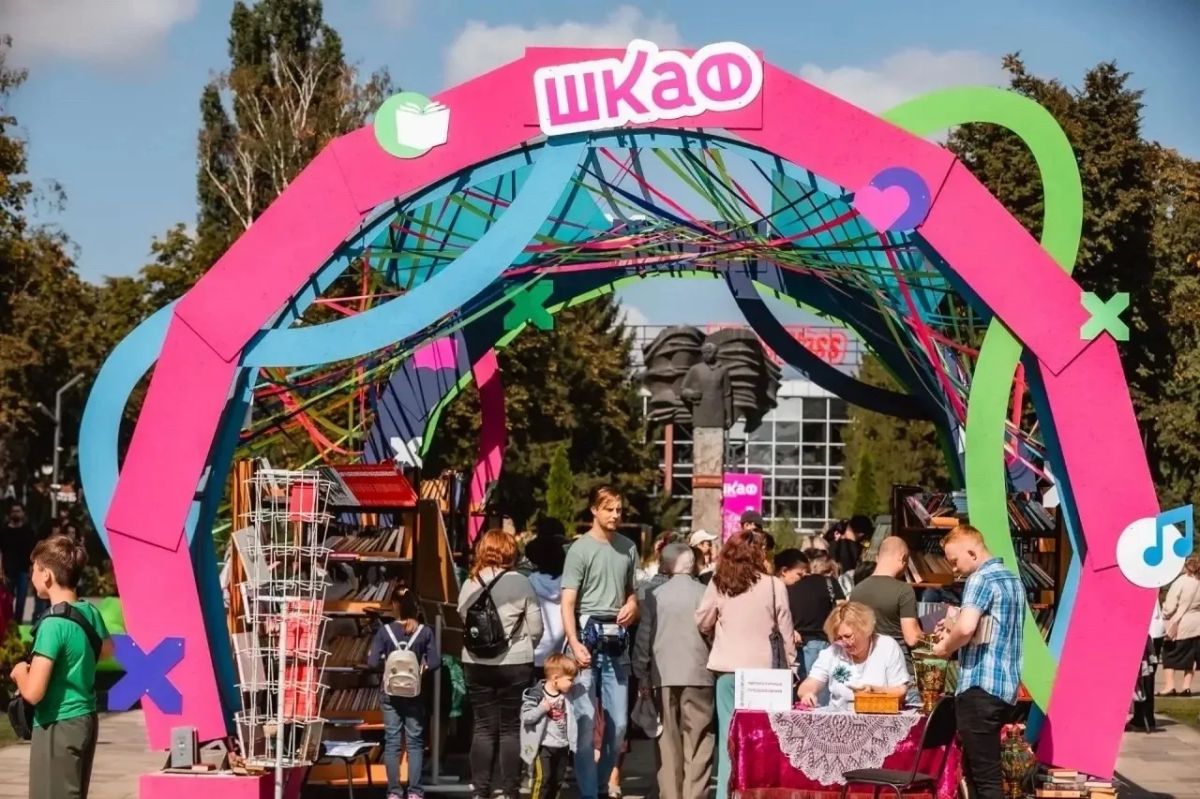 «ШКАФ» снова открывается в Быхановом саду!