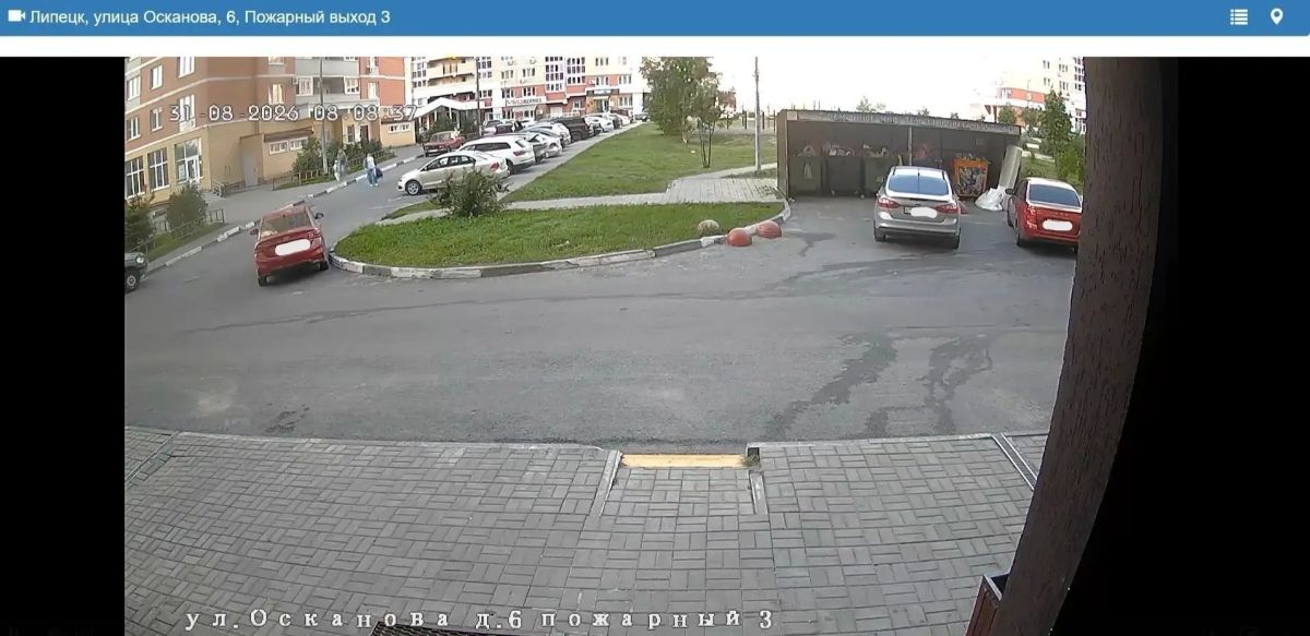 Не ставьте машины у мусорных баков Не ставьте машины у мусорных баков