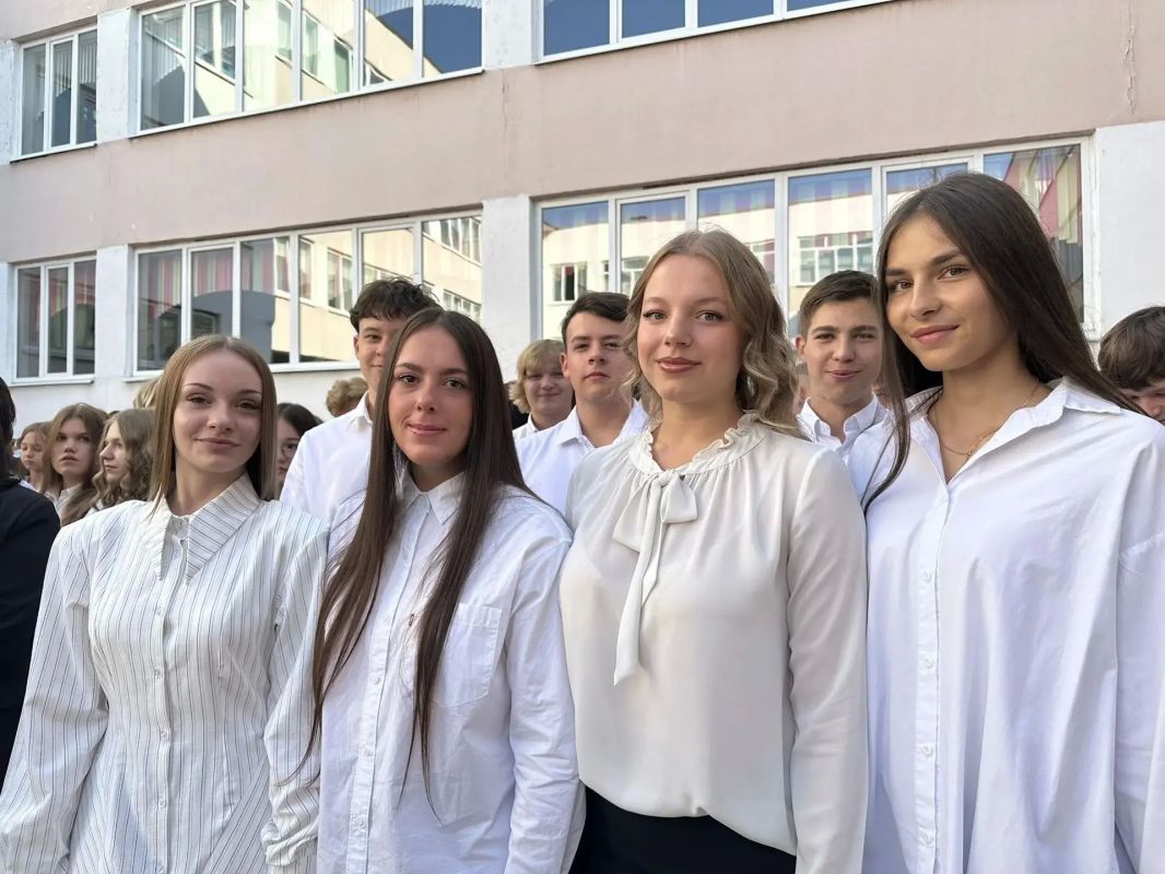 1 сентября в школах и колледжах Липецкой области прошли торжественные линейки, посвящённые Дню знаний! 1 сентября в школах и колледжах Липецкой области прошли торжественные линейки, посвящённые Дню знаний!