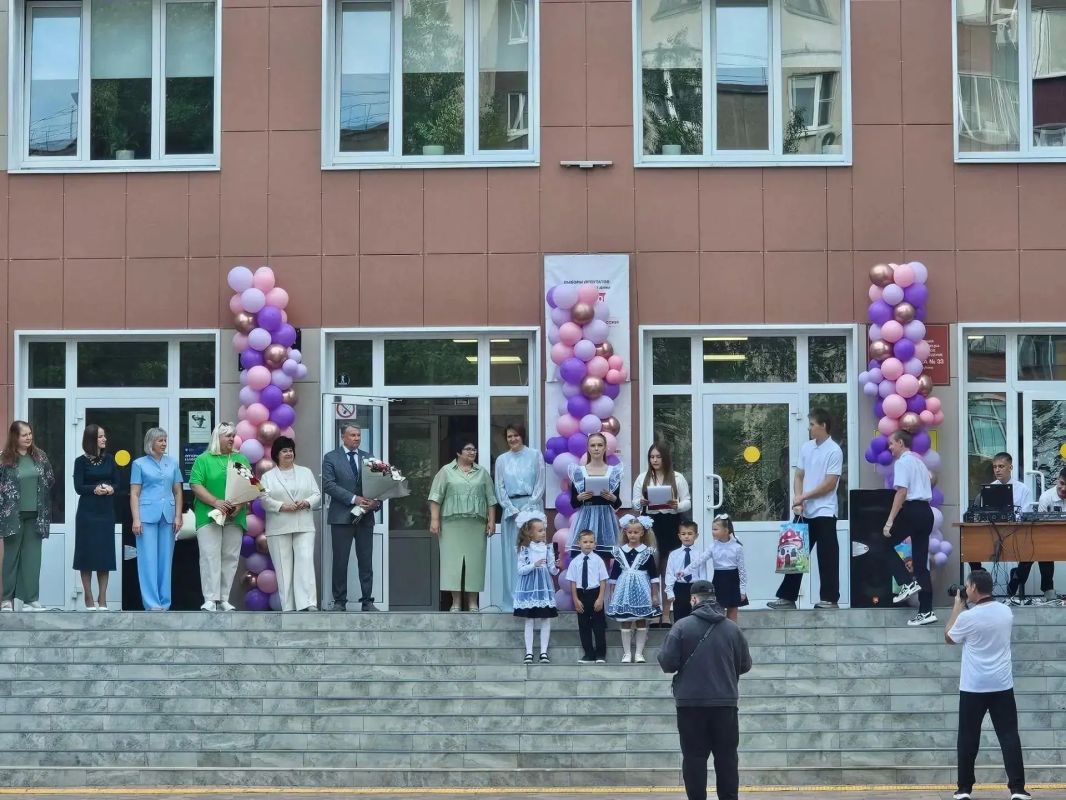 Депутаты горсовета побывали на торжественных линейках в школах в своих округах Депутаты горсовета побывали на торжественных линейках в школах в своих округах