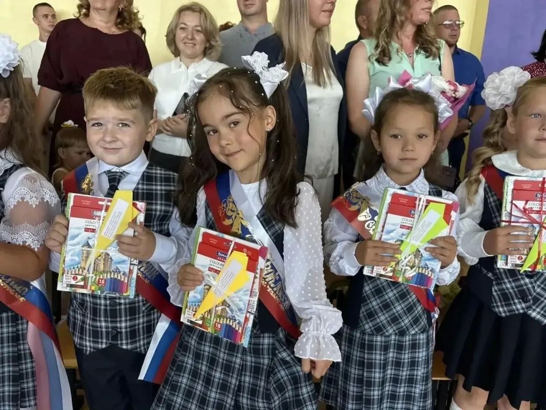 1 сентября в школах и колледжах Липецкой области прошли торжественные линейки, посвящённые Дню знаний! 1 сентября в школах и колледжах Липецкой области прошли торжественные линейки, посвящённые Дню знаний!