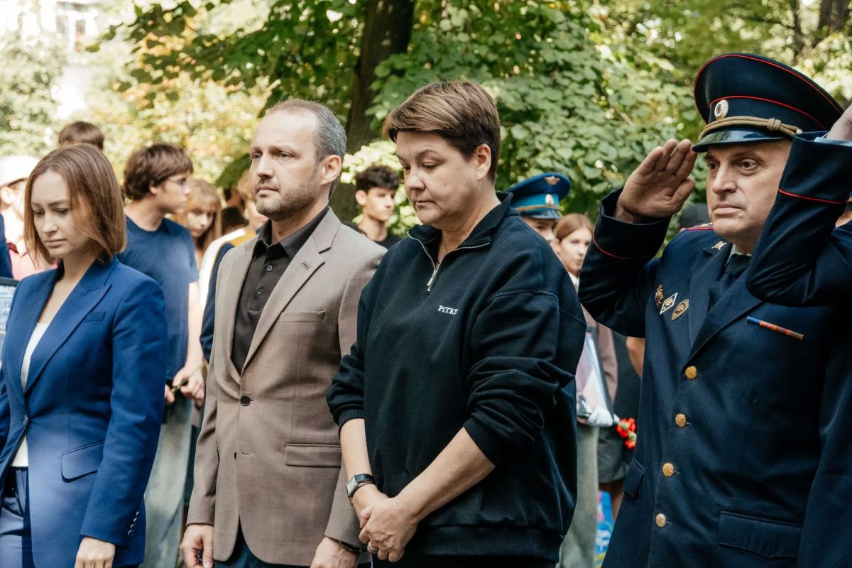 Депутаты горсовета почтили память жертв бесланской трагедии Депутаты горсовета почтили память жертв бесланской трагедии