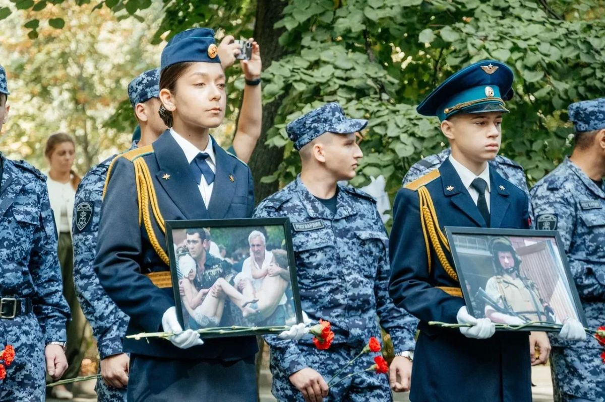 Депутаты горсовета почтили память жертв бесланской трагедии Депутаты горсовета почтили память жертв бесланской трагедии