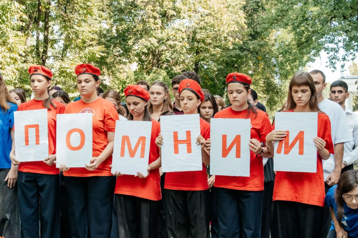 Депутаты горсовета почтили память жертв бесланской трагедии Депутаты горсовета почтили память жертв бесланской трагедии