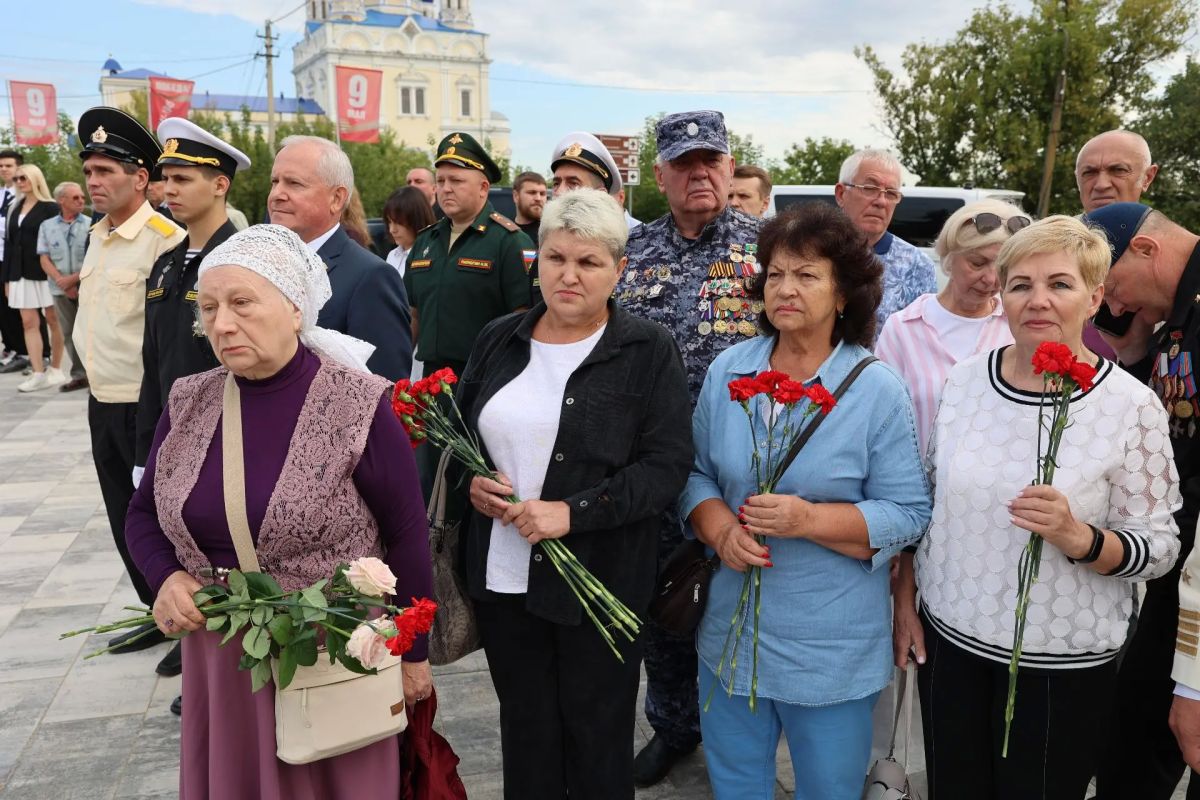 В Ельце открыли мемориал участникам спецоперации В Ельце открыли мемориал участникам спецоперации
