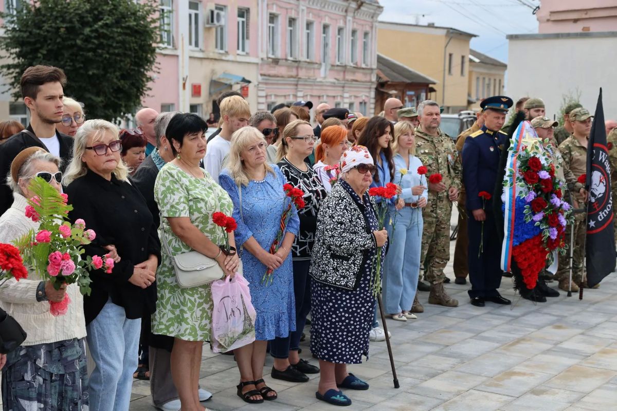 В Ельце открыли мемориал участникам спецоперации В Ельце открыли мемориал участникам спецоперации