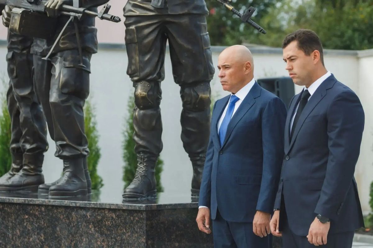В Ельце открыли мемориал участникам спецоперации В Ельце открыли мемориал участникам спецоперации