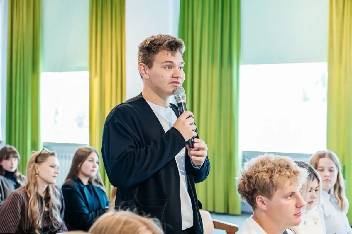 Михаил Щербаков: Встретился с активной молодежью Липецка – студентами, руководителями студенческих клубов и объединений, председателями советов обучающихся и профсоюзных организаций Михаил Щербаков: Встретился с активной молодежью Липецка – студентами, руководителями студенческих клубов и объединений, председателями советов обучающихся и профсоюзных организаций