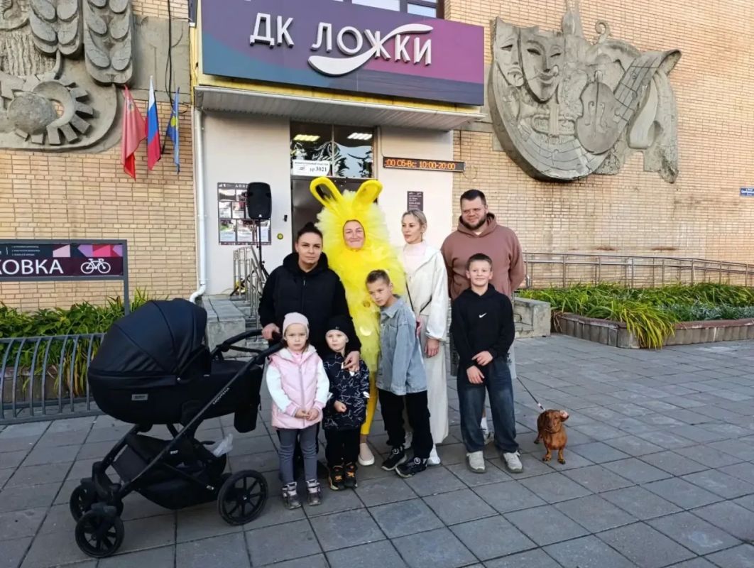 А в Солнечногорске на избирательный участок пришел весьма необычный, но очень солнечный избиратель! А в Солнечногорске на избирательный участок пришел весьма необычный, но очень солнечный избиратель!