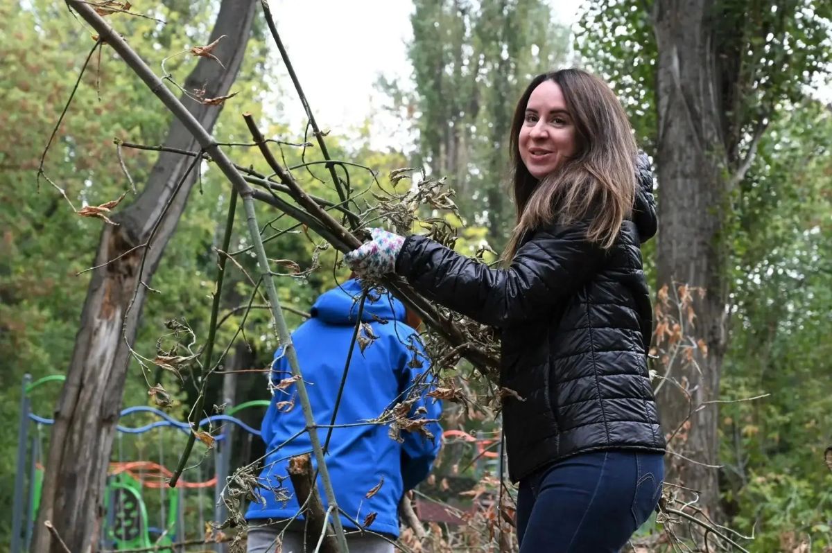 В Ельце прошёл городской субботник В Ельце прошёл городской субботник