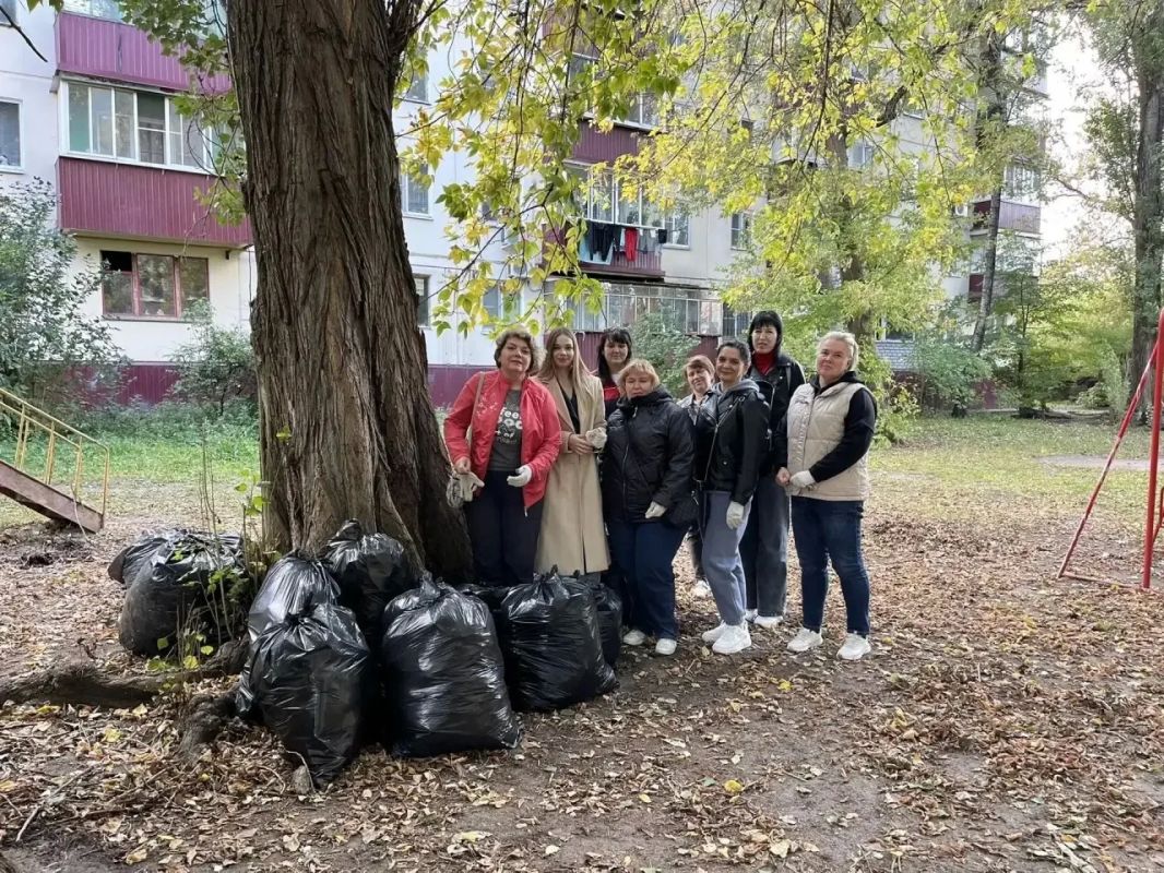 В «Чистый четверг» более ста сотрудников мэрии привели в порядок четыре городские локации В «Чистый четверг» более ста сотрудников мэрии привели в порядок четыре городские локации