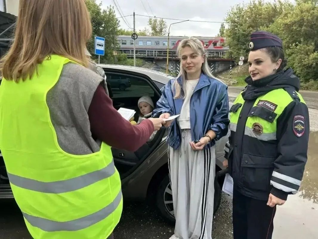 Утреннюю проверку устроил родительский патруль у садика Ельца Утреннюю проверку устроил родительский патруль у садика Ельца