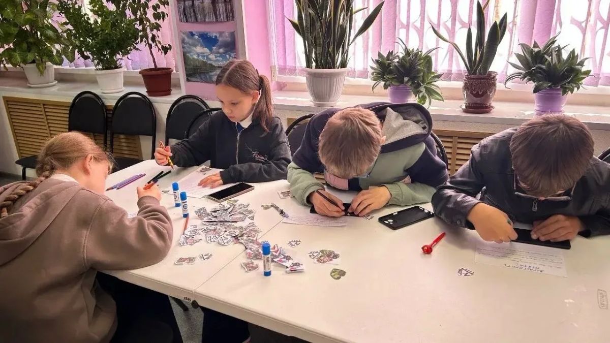В библиотеке им. Ивана Бунина прошла акция «СВОими руками» В библиотеке им. Ивана Бунина прошла акция «СВОими руками»
