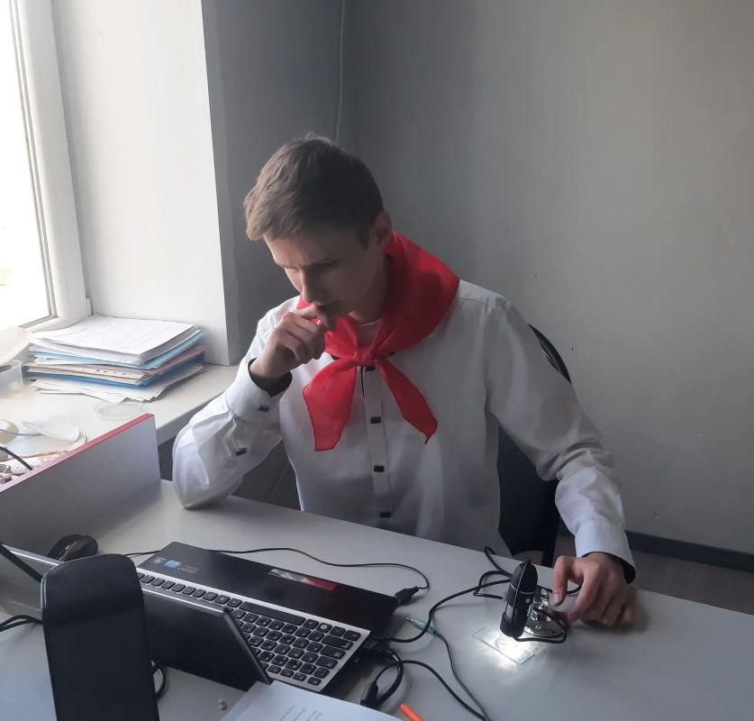 В «Точке роста» грязинские школьники изучили сметану под цифровым микроскопом В «Точке роста» грязинские школьники изучили сметану под цифровым микроскопом