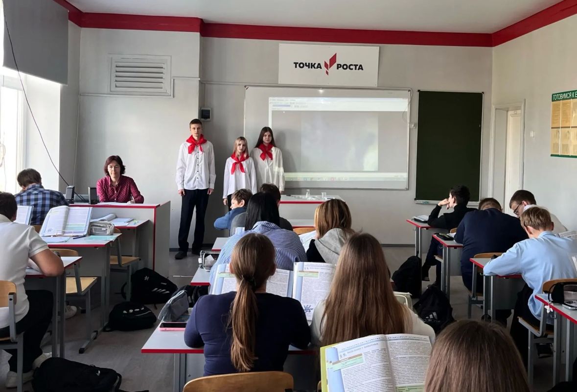 В «Точке роста» грязинские школьники изучили сметану под цифровым микроскопом В «Точке роста» грязинские школьники изучили сметану под цифровым микроскопом