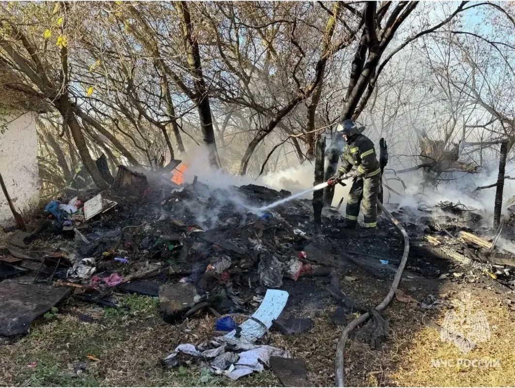 Только угольки и остались от небольшого сарайчика в селе Новое Ракитино Лебедянского округа Только угольки и остались от небольшого сарайчика в селе Новое Ракитино Лебедянского округа