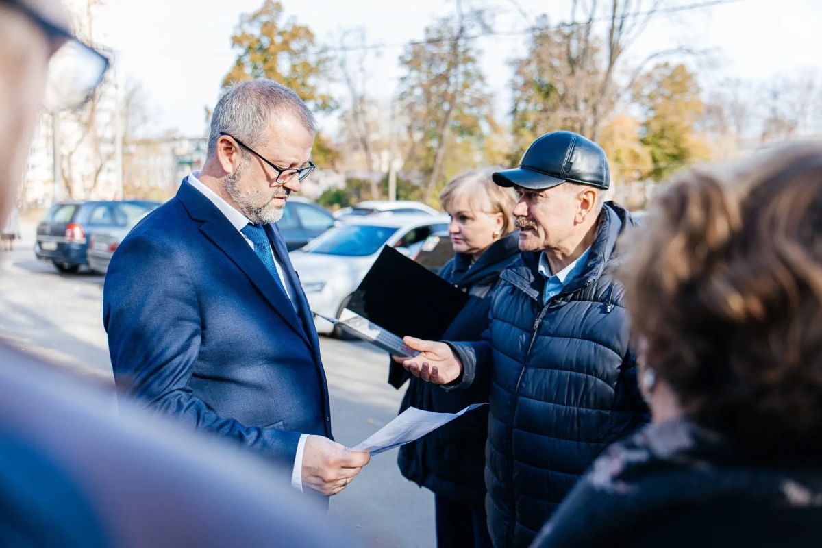 Военный городок: глава города проверил проблемные участки Военный городок: глава города проверил проблемные участки