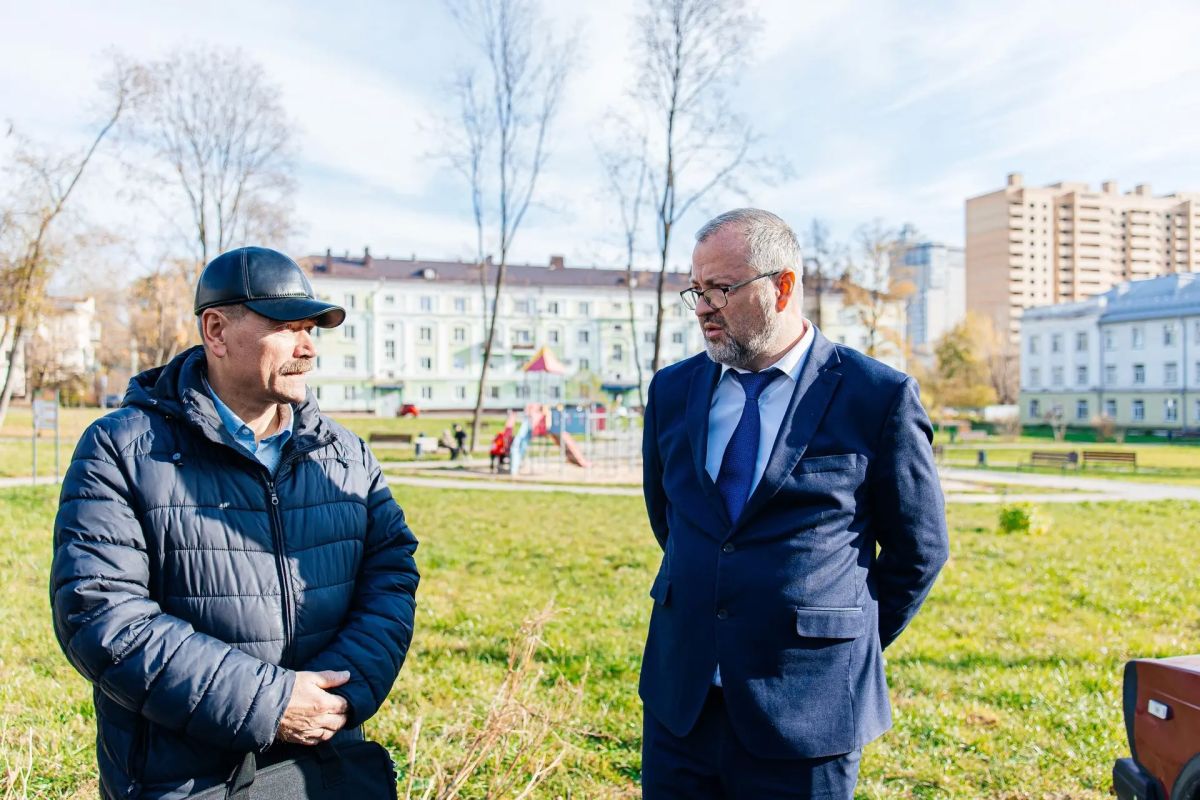Военный городок: глава города проверил проблемные участки Военный городок: глава города проверил проблемные участки